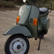 Grüne Vespa PK 50 XL 2 in der Lackierung RAL 7009 Grüngrau