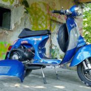 Vespa Sprint Subaru Imbreza Blau