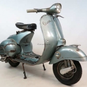 Fotos einer blau-silbernen Vespa VB1T Wideframe im Originallack Grigio Azzurro Metallizzato 15028