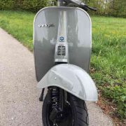 Vespa v50 Spezial in der Lackierung RAL 7037 Staubgrau